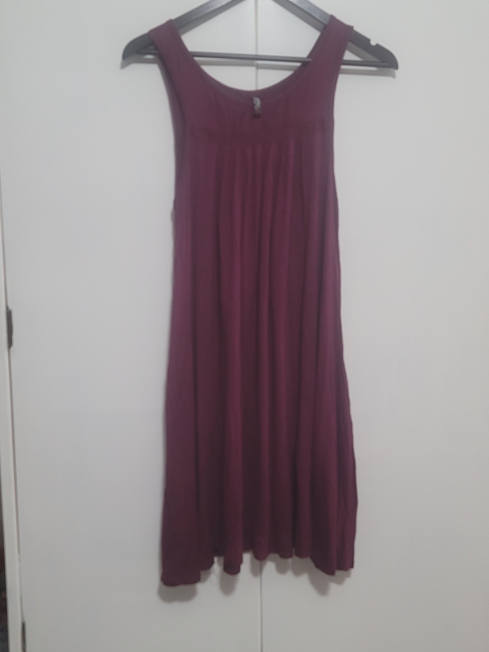 Old Navy Sleeveless Midi Dress in Burgundy Plum